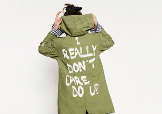 Illustration for article titled Melania Wears 'I REALLY DON'T CARE, DO U?' Jacket on Way to Meet Detained Migrant Children